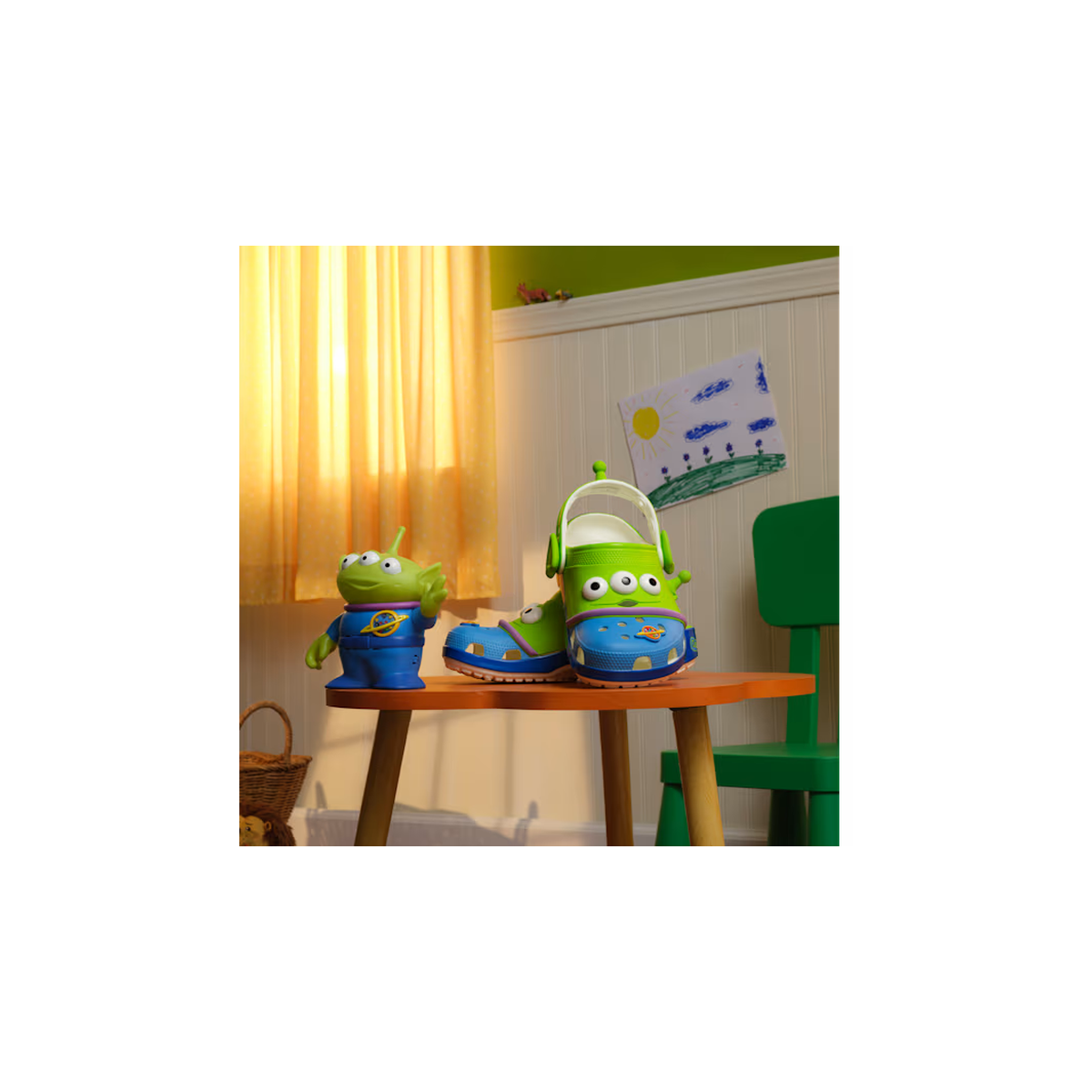 Crocs Kids' Disney Pixar's Toy Story Alien Classic Clog ALT110